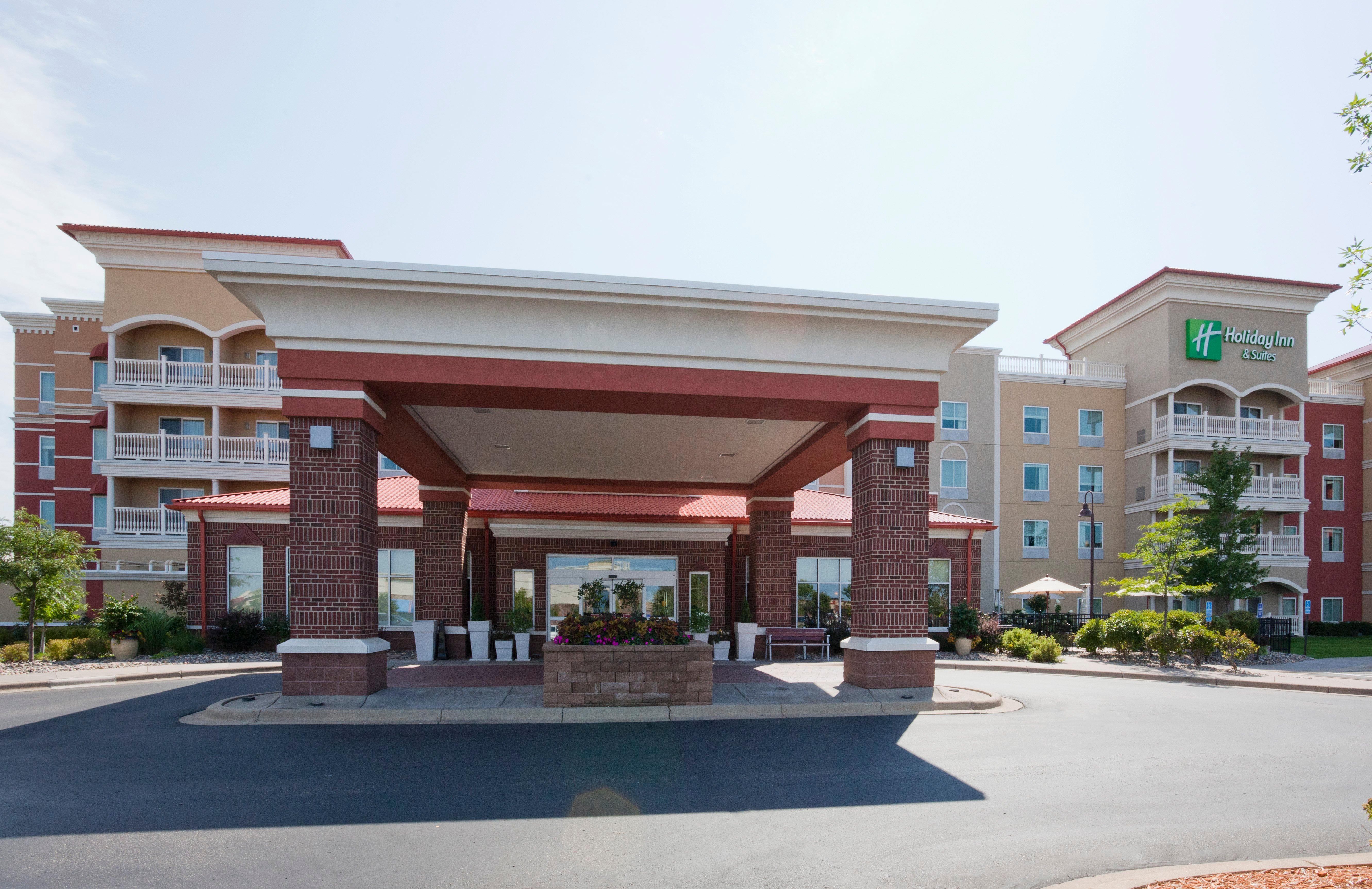 Holiday Inn Hotel & Suites Maple Grove Northwest Minneapolis-Arbor Lakes, An Ihg Hotel Exterior photo
