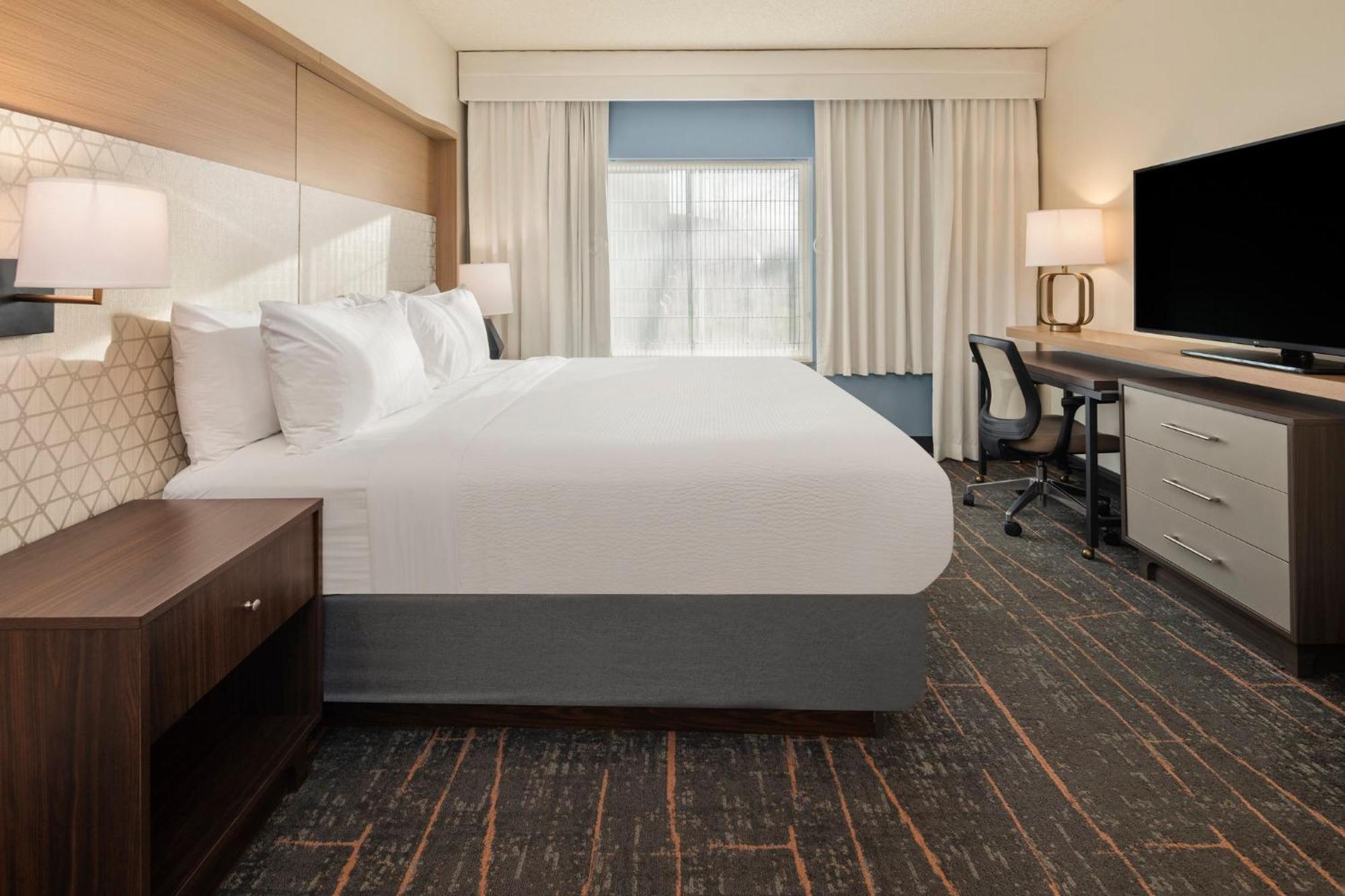 Holiday Inn Hotel & Suites Maple Grove Northwest Minneapolis-Arbor Lakes, An Ihg Hotel Exterior photo